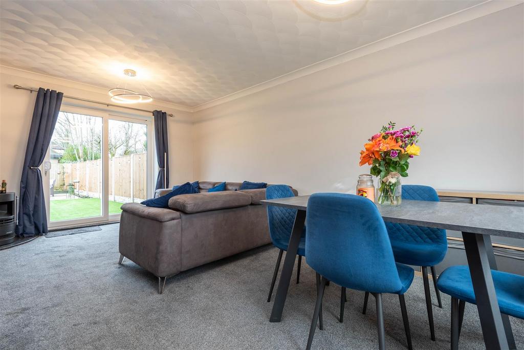 Lounge/Dining Room
