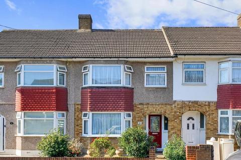 3 bedroom terraced house to rent, South Hall Drive, Rainham RM13