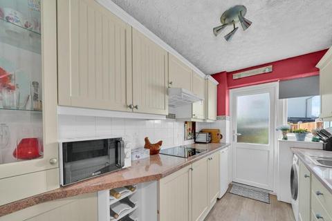 3 bedroom terraced house to rent, South Hall Drive, Rainham RM13