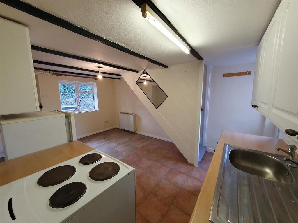 Kitchen...jpg