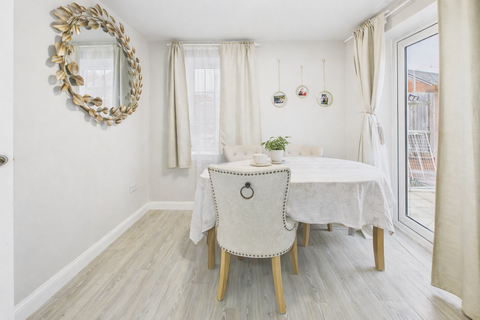 undefined, Leighton Buzzard LU7