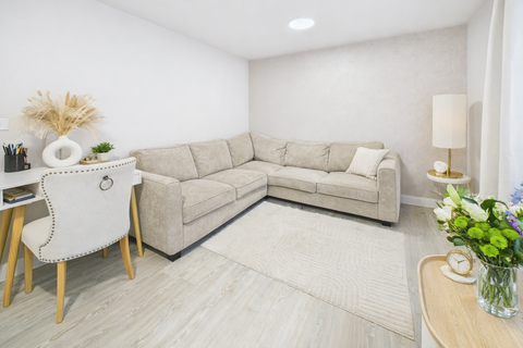 undefined, Leighton Buzzard LU7