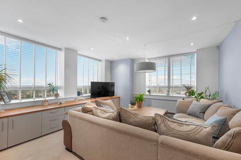 2 bedroom apartment for sale, Wellington Close, Walton-on-Thames, KT12