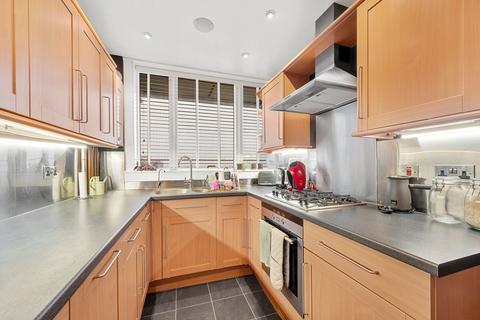 2 bedroom apartment for sale, Wellington Close, Walton-on-Thames, KT12