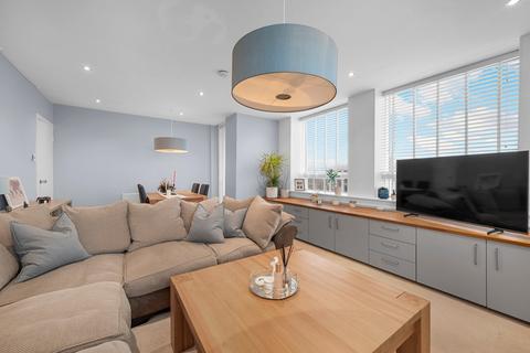 2 bedroom apartment for sale, Wellington Close, Walton-on-Thames, KT12