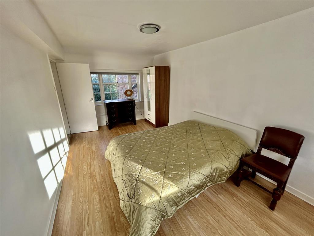 Chbed11.JPG