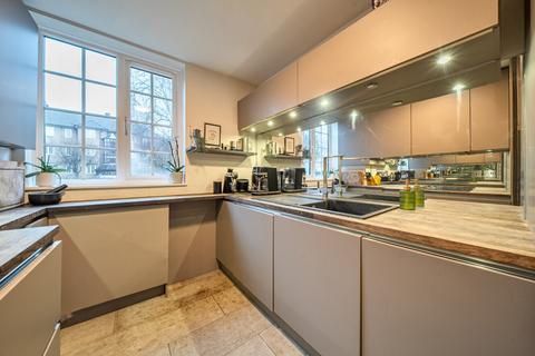 Frogmore, Putney, London, SW18