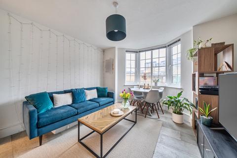 3 bedroom flat for sale, Frogmore, Putney, London, SW18