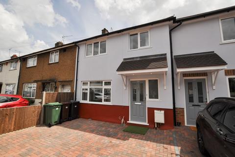 3 bedroom terraced house to rent, Kings Road, London Colney, AL2