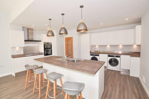 3 bedroom terraced house to rent, Kings Road, London Colney, AL2