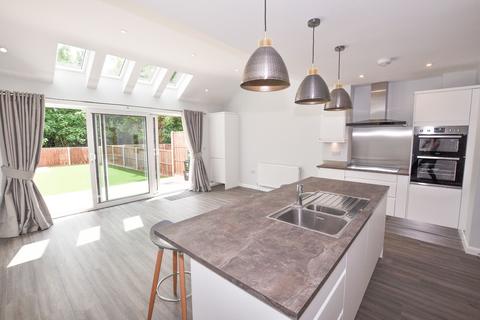 3 bedroom terraced house to rent, Kings Road, London Colney, AL2