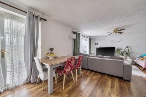 undefined, Appledore, Bracknell, Berkshire