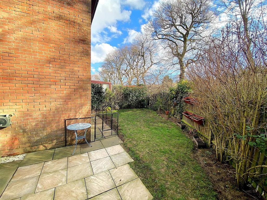 57 The Briary - Garden2.jpg