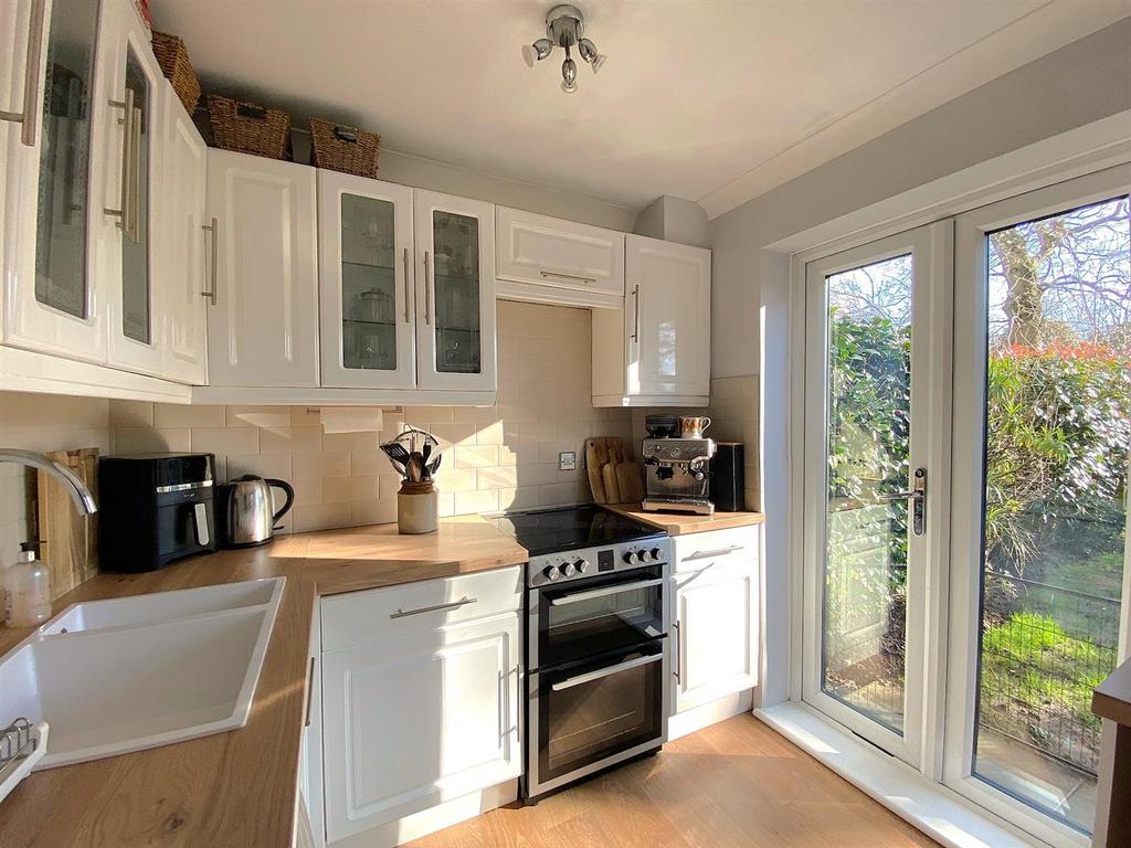 57 The Briary - Kitchen1.jpg