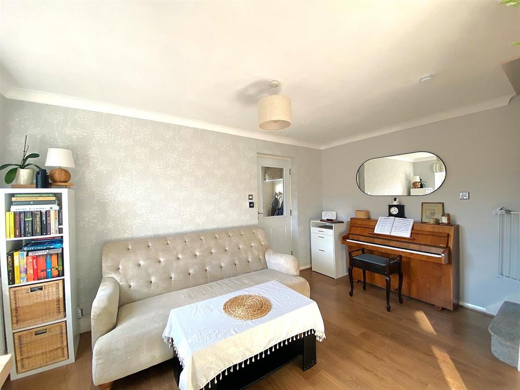 57 The Briary - Lounge2.jpg