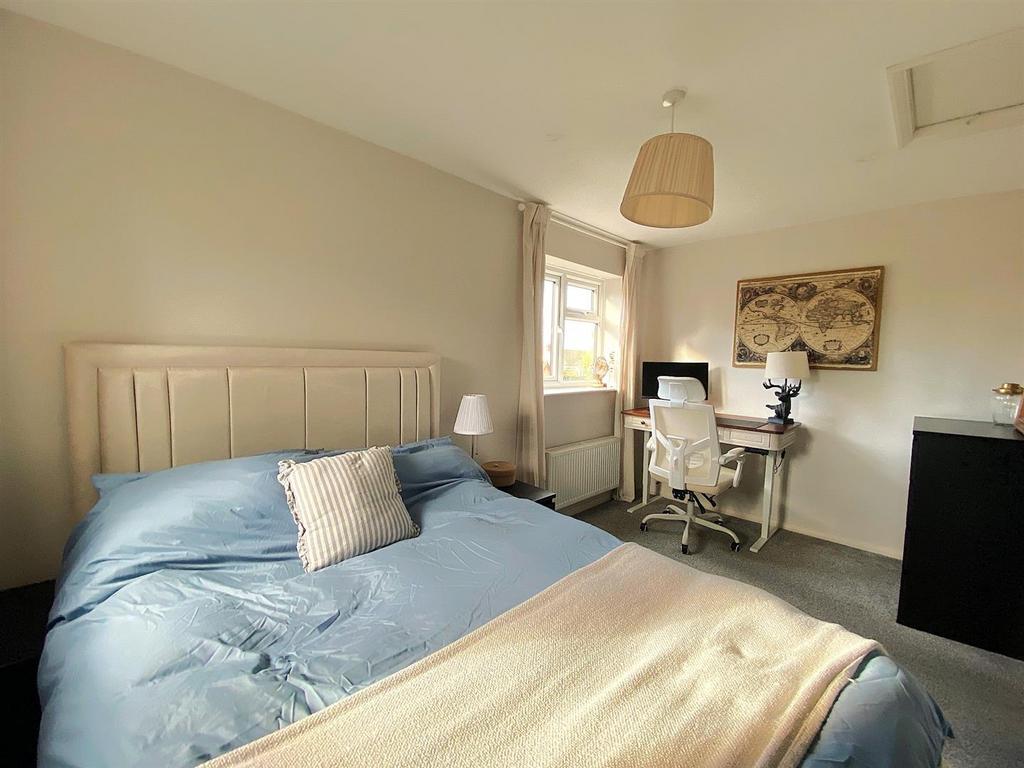 57 The Briary - Bed3.jpg