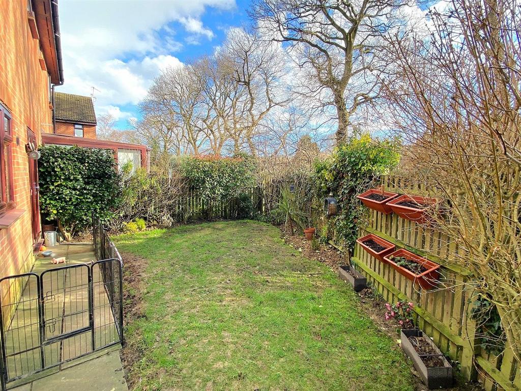 57 The Briary - Garden.jpg