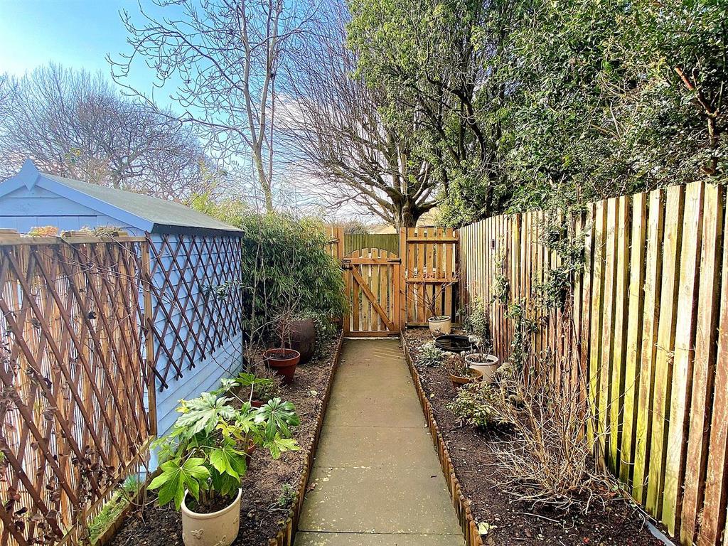 57 The Briary - Garden1.jpg
