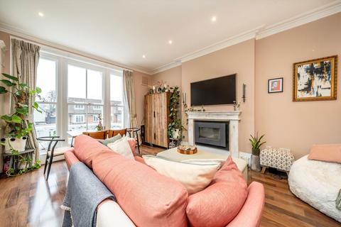 1 bedroom flat for sale, The Barons, St Margarets TW1