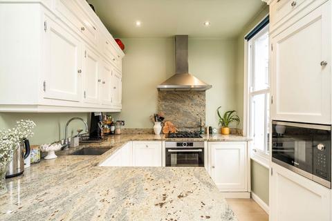 1 bedroom flat for sale, The Barons, St Margarets TW1