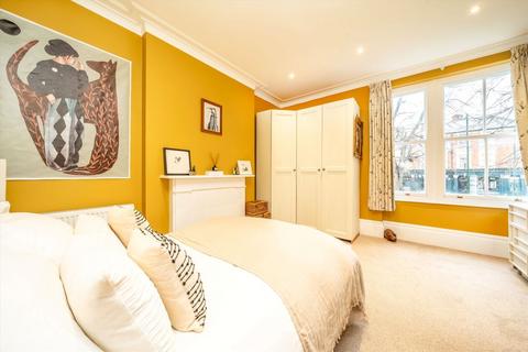 1 bedroom flat for sale, The Barons, St Margarets TW1