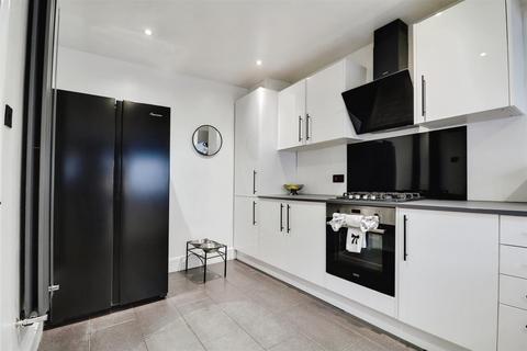 4 bedroom semi-detached house for sale, Elm Close, Kidsgrove, Stoke-On-Trent