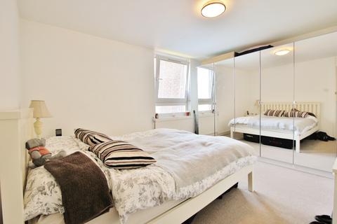 1 bedroom flat to rent, Lily Close, St Paul's Court, Hammersmith, W14