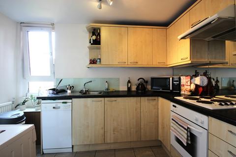 1 bedroom flat to rent, Lily Close, St Paul's Court, Hammersmith, W14