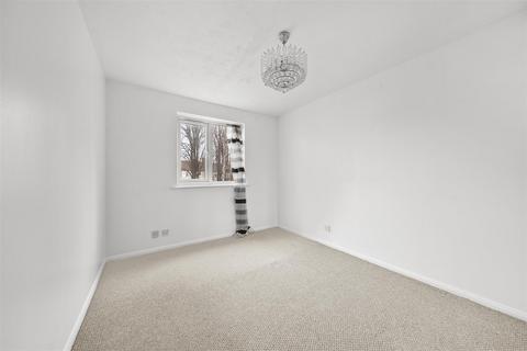 2 bedroom flat for sale, Greenslade Road, Barking