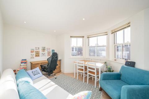 1 bedroom flat to rent, Holly Road, Twickenham TW1