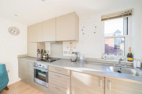 1 bedroom flat to rent, Holly Road, Twickenham TW1
