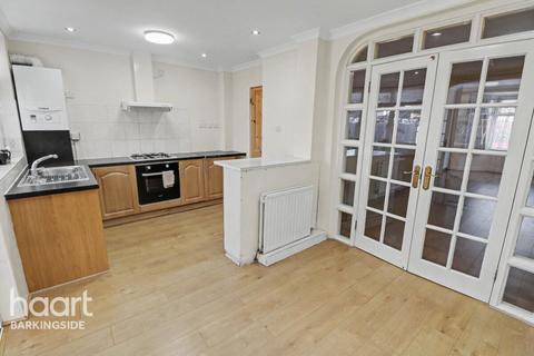 3 bedroom terraced house for sale, Horns Road, Barkingside