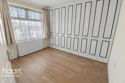 3 bedroom terraced house for sale, Horns Road, Barkingside