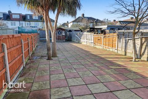 3 bedroom terraced house for sale, Horns Road, Barkingside