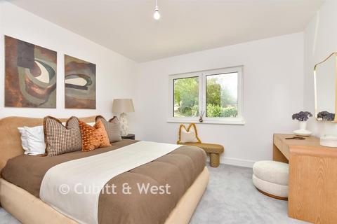 4 bedroom detached house for sale, Loxford Road, Caterham, Surrey