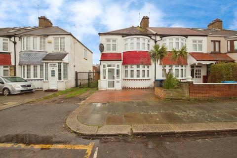 3 bedroom end of terrace house for sale, Yorkshire Gardens, London N18