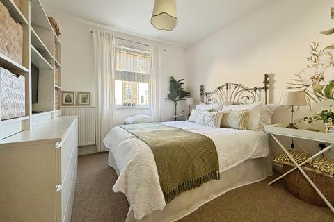 2 bedroom flat to rent, Easdale Street, Swindon, Wiltshire, SN25