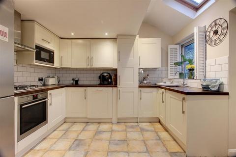 2 bedroom house for sale, Brook Street, Tring