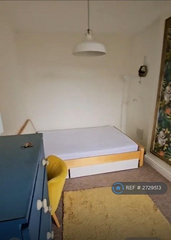 Middle Bedroom 1st Floor