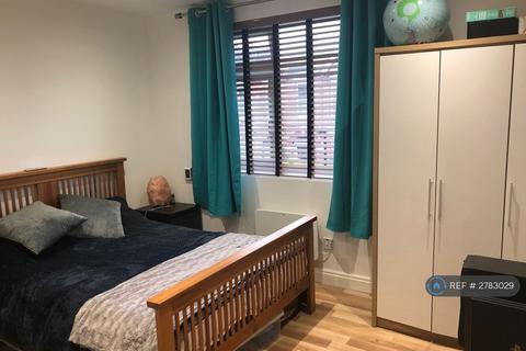 undefined, Ravenshurst Avenue, London, NW4