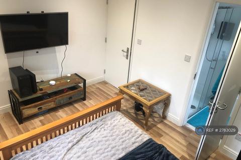 undefined, Ravenshurst Avenue, London, NW4
