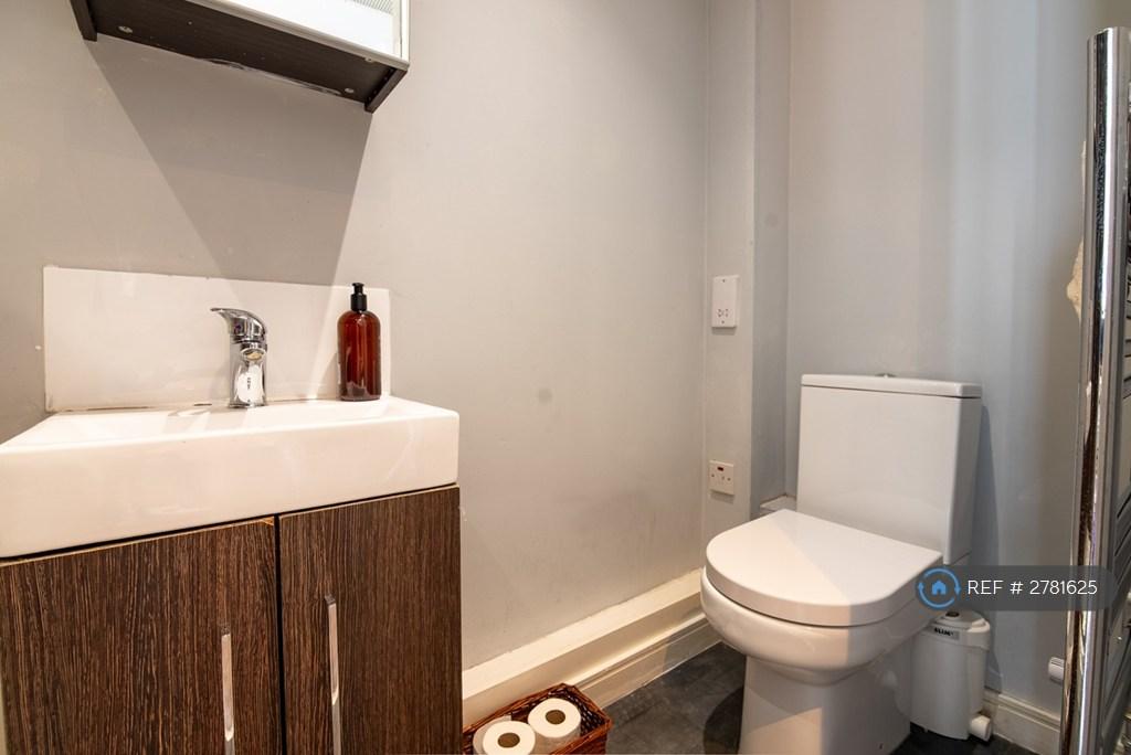 En-Suite Bathroom