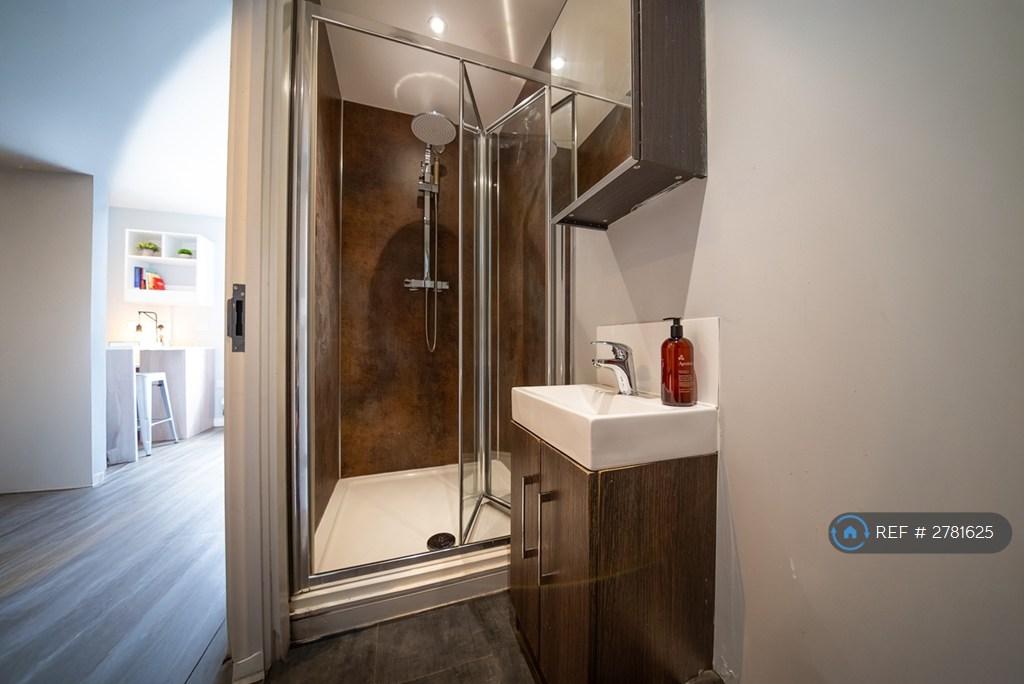 En-Suite Bathroom