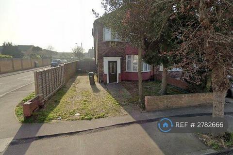 4 bedroom semi-detached house to rent, Boundaries Road, Feltham, TW13