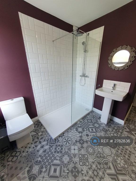 First Flor Shared Toilet And Bath