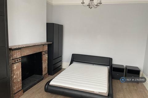 1 bedroom in a house share to rent, Kingswood Road, Goodmayes, IG3