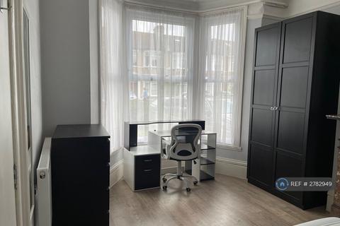 1 bedroom in a house share to rent, Kingswood Road, Goodmayes, IG3