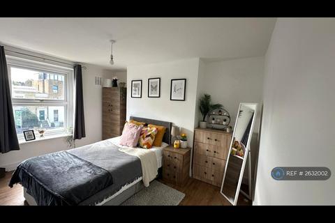 1 bedroom in a house share to rent, New Cross Road, London, SE14