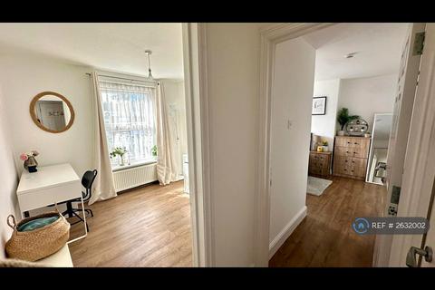 1 bedroom in a house share to rent, New Cross Road, London, SE14