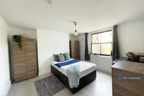1 bedroom in a house share to rent, New Cross Road, London, SE14